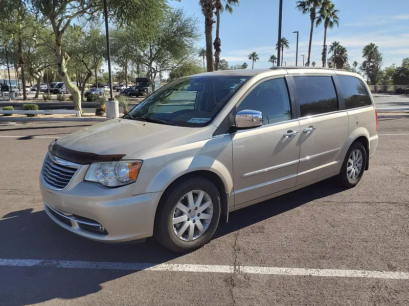 Chrysler Town & Country Fifth generation