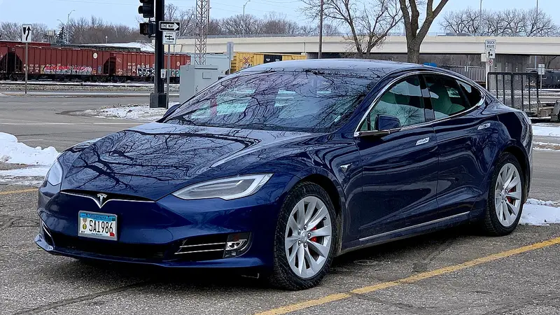 Tesla Model S Pre, facelift