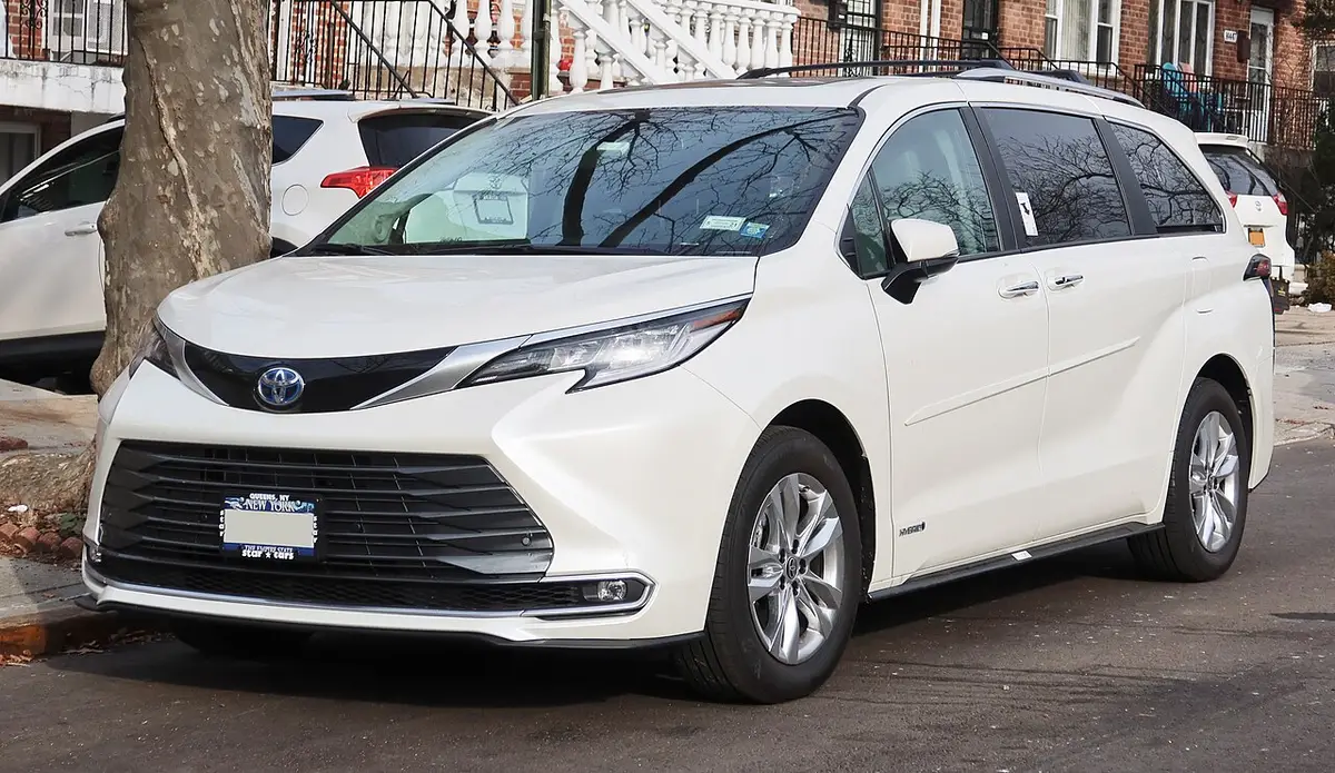 2025 Toyota Sienna Hybrid